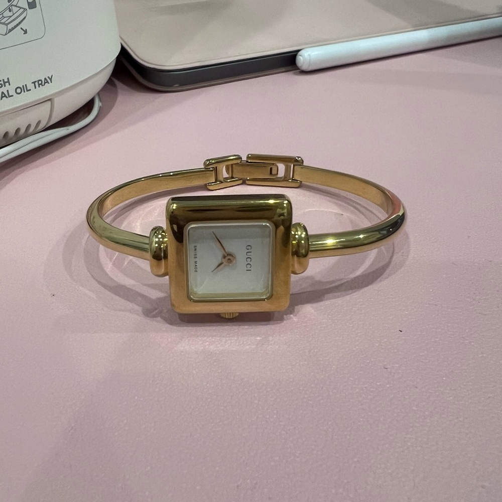 Gucci Gold Square Watch - Picture 4 of 4